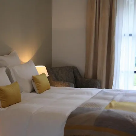 Les Enclos A 4 Mn De Chantilly Lamorlaye