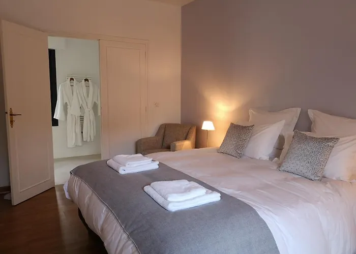 Les Enclos A 4 Mn De Chantilly 3* 拉莫赫莱