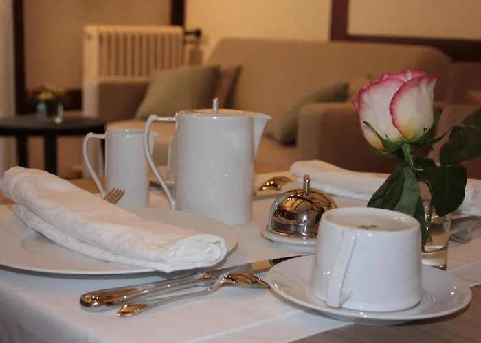 Les Enclos A 4 Mn De Chantilly 住宿加早餐酒店 3*