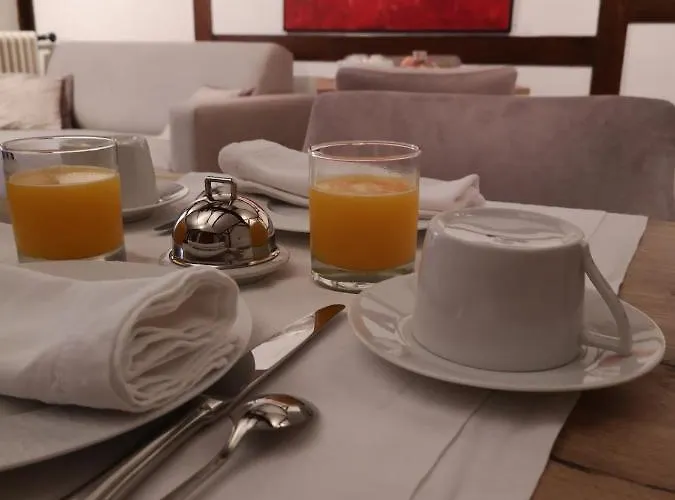 Les Enclos A 4 Mn De Chantilly 住宿加早餐酒店 3*