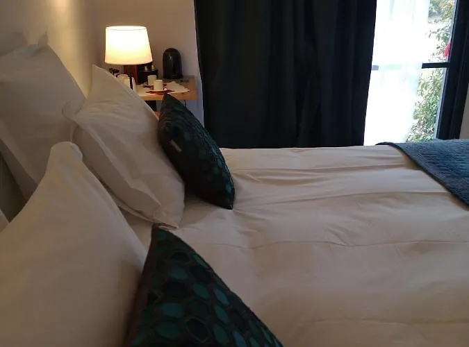 Les Enclos A 4 Mn De Chantilly 住宿加早餐酒店 3*